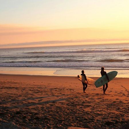Central Atlantic Beach Guesthouse コスタ・ダ・カパリカ エクステリア 写真